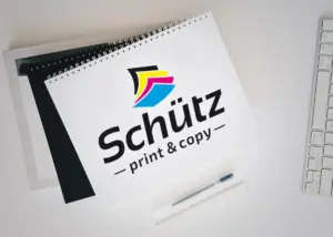 Logo von Schütz print & copy auf einem Zeichenblock