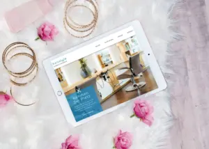Webseite von Hairstyle Mühlbauer auf einem Tablet
