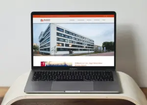 Webseite von Jäger Massivbau Projekt GmbH auf einem Laptop