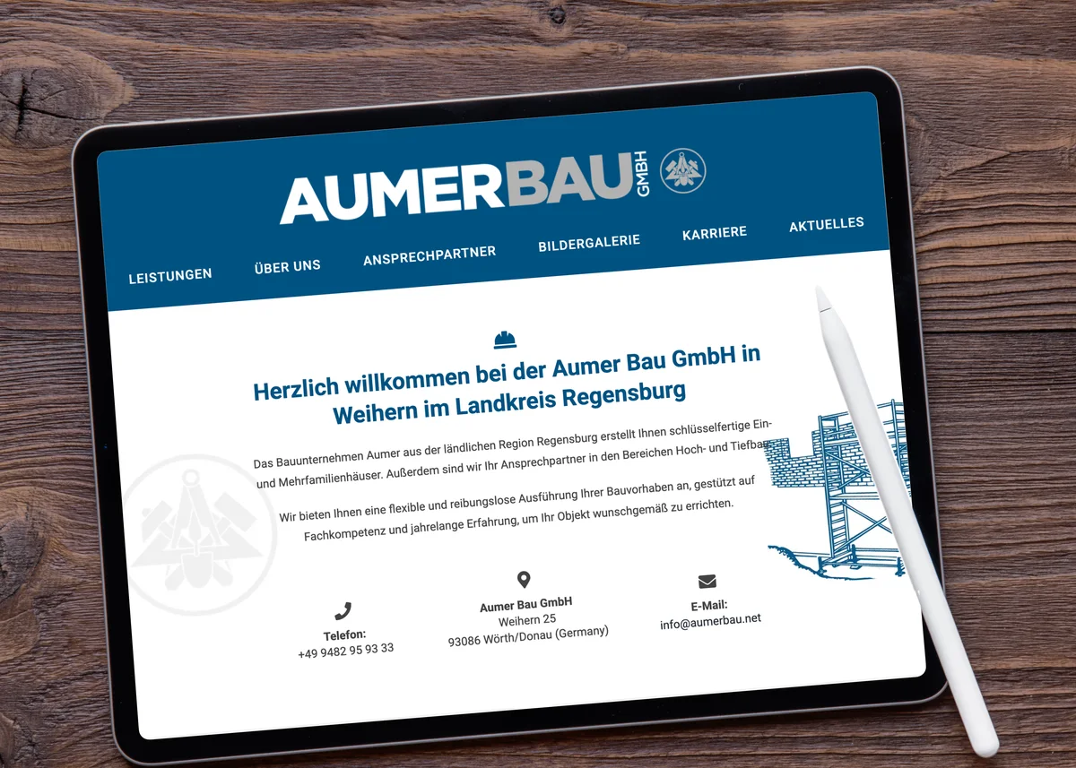 Webseite von Aumer Bau Webseite der Aumer Bau GmbH auf einem Tablet