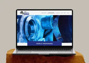 Webseite von Mobile Zerspanung Zollner auf einem Laptop