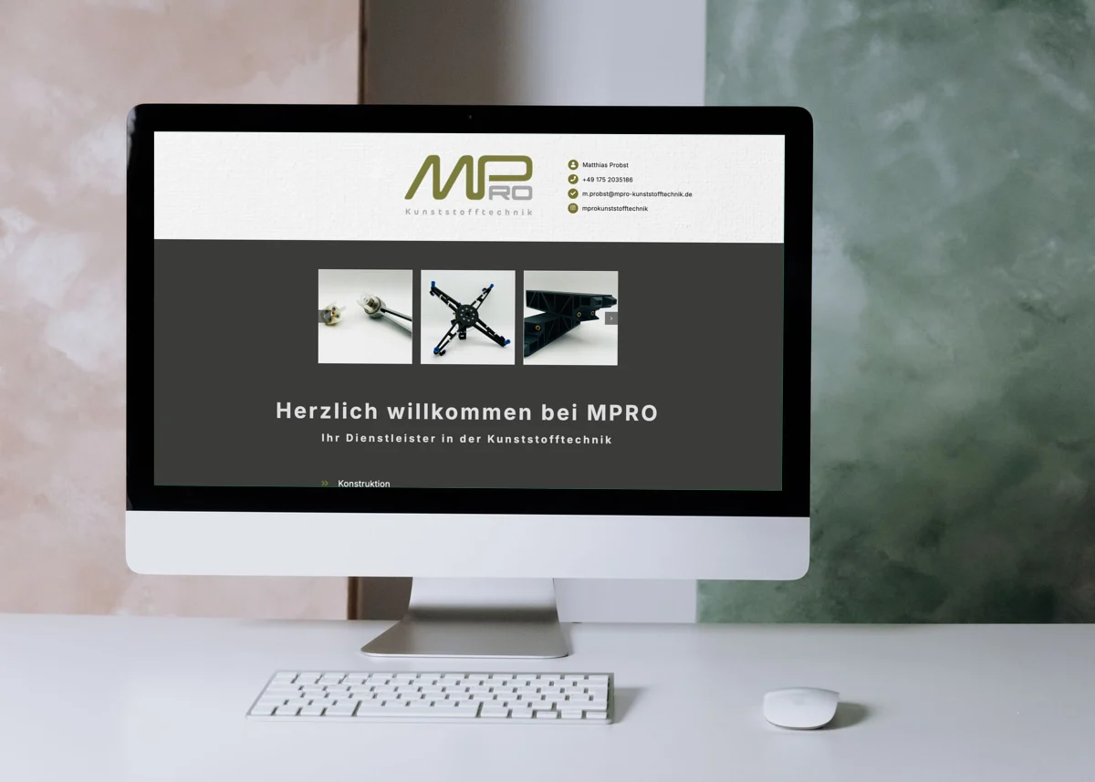Webseite von MPro Kunststofftechnik Webseite von MPro Kunststofftechnik auf einem Bildschirm