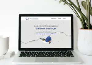Webseite von Sachverständigenbüro Christian Stegbauer auf einem Laptop