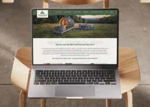 Webseite von Vorwoid Gaudi auf einem Laptop