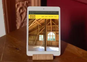 Webseite von Heimerl Zimmerei-Holzbau GmbH auf einem Tablet