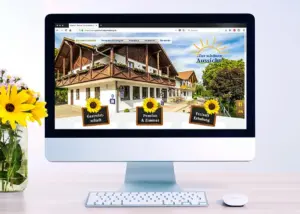 Webseite des Gasthofs Zur schönen Aussicht auf einem Monitor